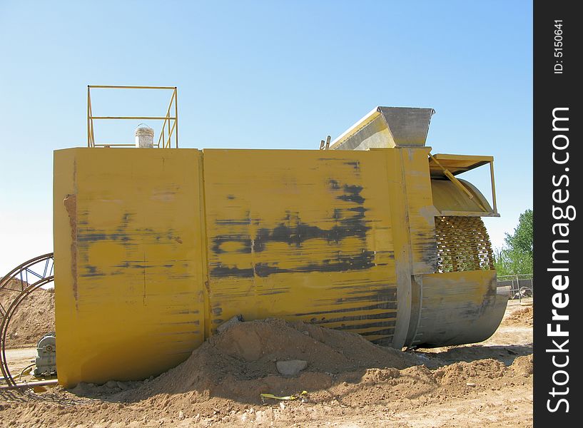 Machinery for flood control construction . Machinery for flood control construction .