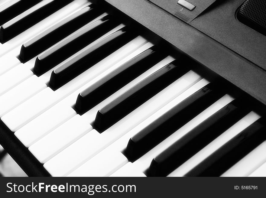 Electronic piano keyboard with soft focus