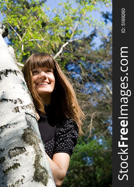 Portrait happines young girl near of the tree