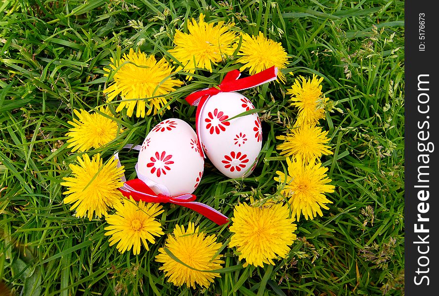 Easter eggs and dandelions chain