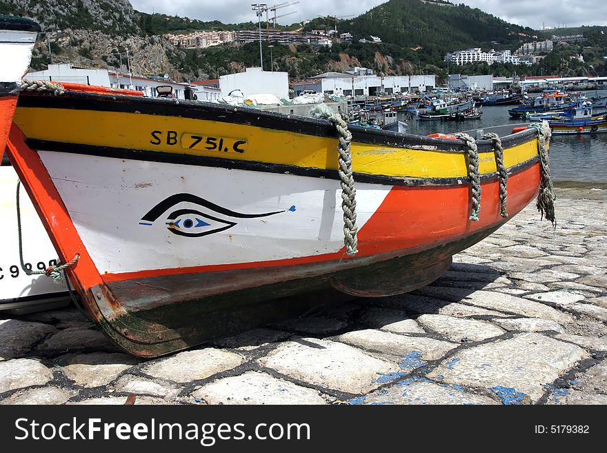 Colored boat, at the dock