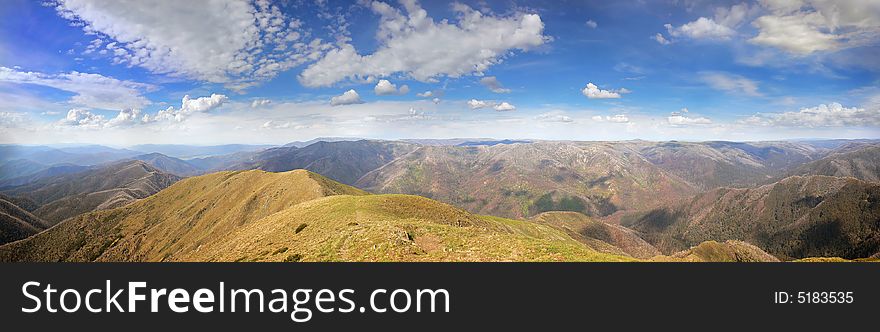 The panoramic view from the top of Mount Feathertop. The panoramic view from the top of Mount Feathertop