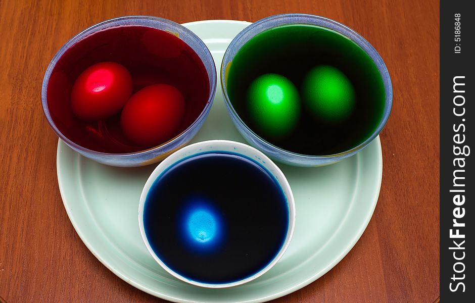 Coloring eggs in blue, red, green