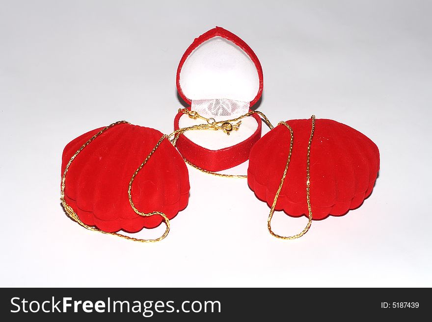 Jewelry chain with red case