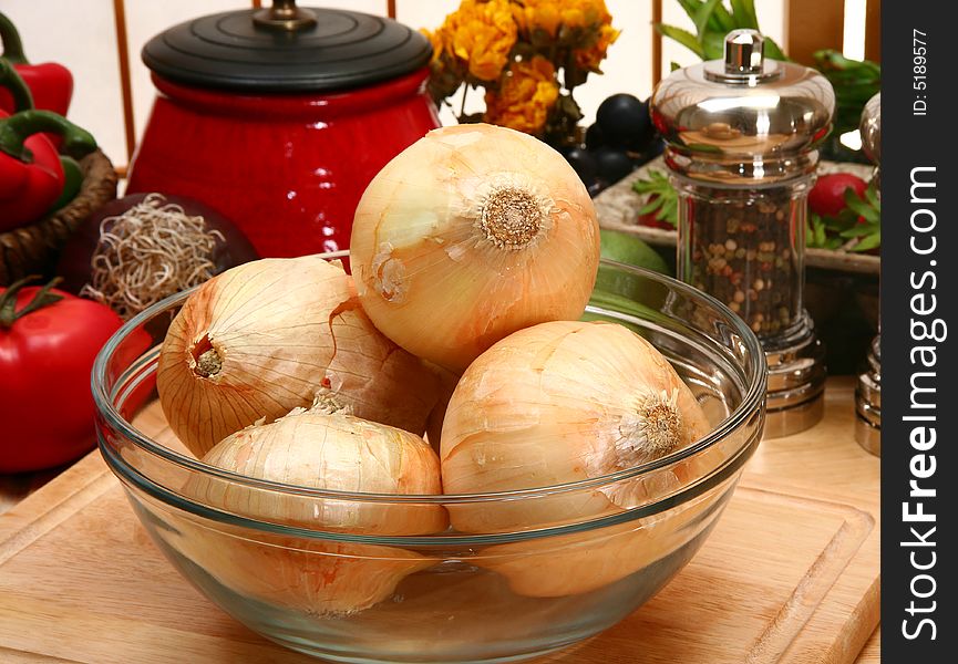 Bowl of onions in peel in kitchen or restaurant.
