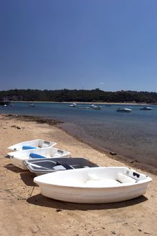 Boats Isolated At The Beach Royalty Free Stock Photos Boats Isolated At The Beach Royalty Free Stock Photos