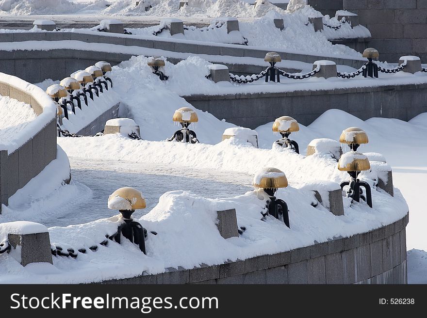 Snow fetters on the coast