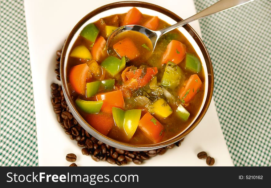 Vegetable soup with bellpeppers and tomatoes