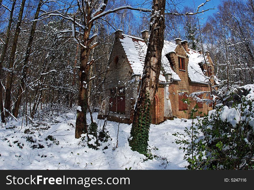 A house in the snow on a winter day