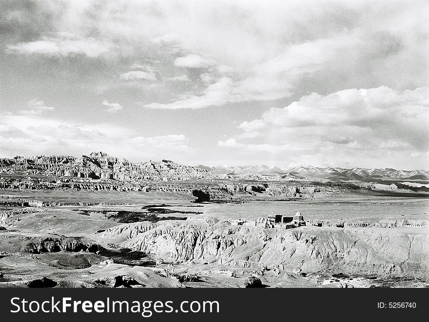 Guge is a long lost kingdom in the history of Tibet. There are remains of stupa and monastry.The ruin of ancient Guge Kingdom is located in Zanda county, Ngari prefecture with a total area of 180,000 square meters. There are 300 pagodas, temples, palaces and underground caves, which were built between 10th century to 16th century. In 1961, it was selected as the National Level Cultural Relics Preservation Unit. In recent decades, there are a lot of relics excavated, such as carvings, murals, frescos and so on with a high historical value. Guge is a long lost kingdom in the history of Tibet. There are remains of stupa and monastry.The ruin of ancient Guge Kingdom is located in Zanda county, Ngari prefecture with a total area of 180,000 square meters. There are 300 pagodas, temples, palaces and underground caves, which were built between 10th century to 16th century. In 1961, it was selected as the National Level Cultural Relics Preservation Unit. In recent decades, there are a lot of relics excavated, such as carvings, murals, frescos and so on with a high historical value.