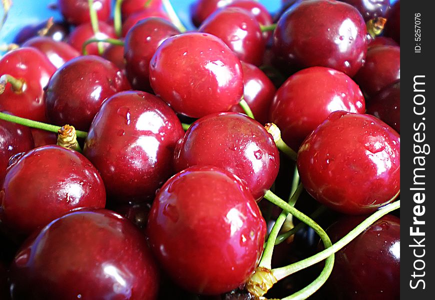 Juicy red cherries in a plate