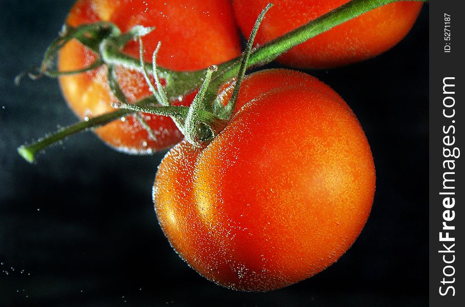 Close up red tomatoes plaÑed in a water with air bubbles. Close up red tomatoes plaÑed in a water with air bubbles