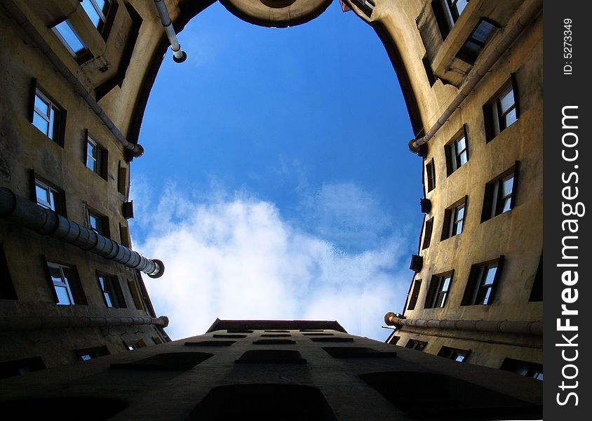 Saint-Petersburg's road skyward. Saint-Petersburg's road skyward