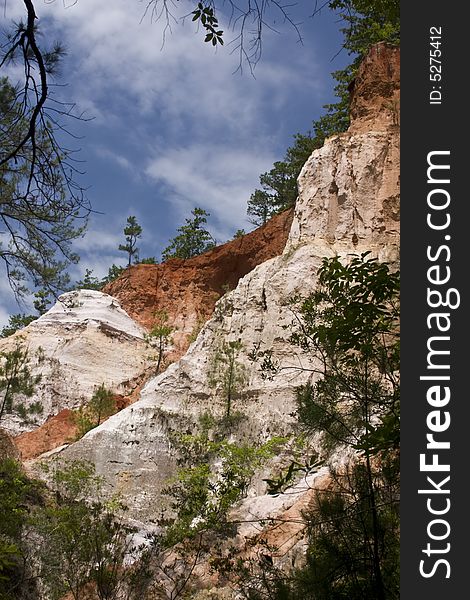 The sandy Canyon in Georgia (Providence) Has around 40 sand colors. The sandy Canyon in Georgia (Providence) Has around 40 sand colors