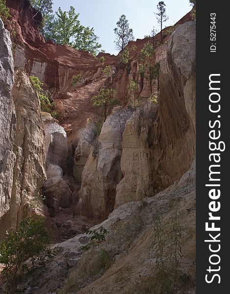 One end of the Providence Canyon , seen from bottom