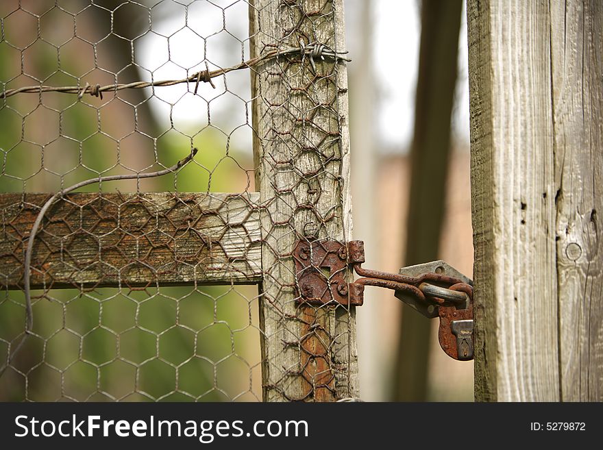 Flimsy security on a garden fence enclosure. Flimsy security on a garden fence enclosure