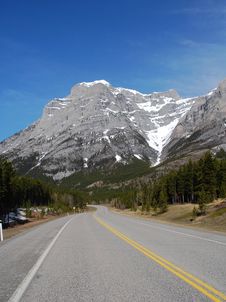 Mountain And Winding Highway Royalty Free Stock Images Mountain And Winding Highway Royalty Free Stock Images