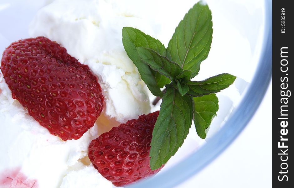 Icecream with strawberries and spearmint