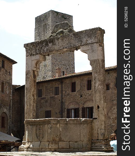 The ancient amd famous cistern in the foremost square in S. Gimignano - Siena. The ancient amd famous cistern in the foremost square in S. Gimignano - Siena