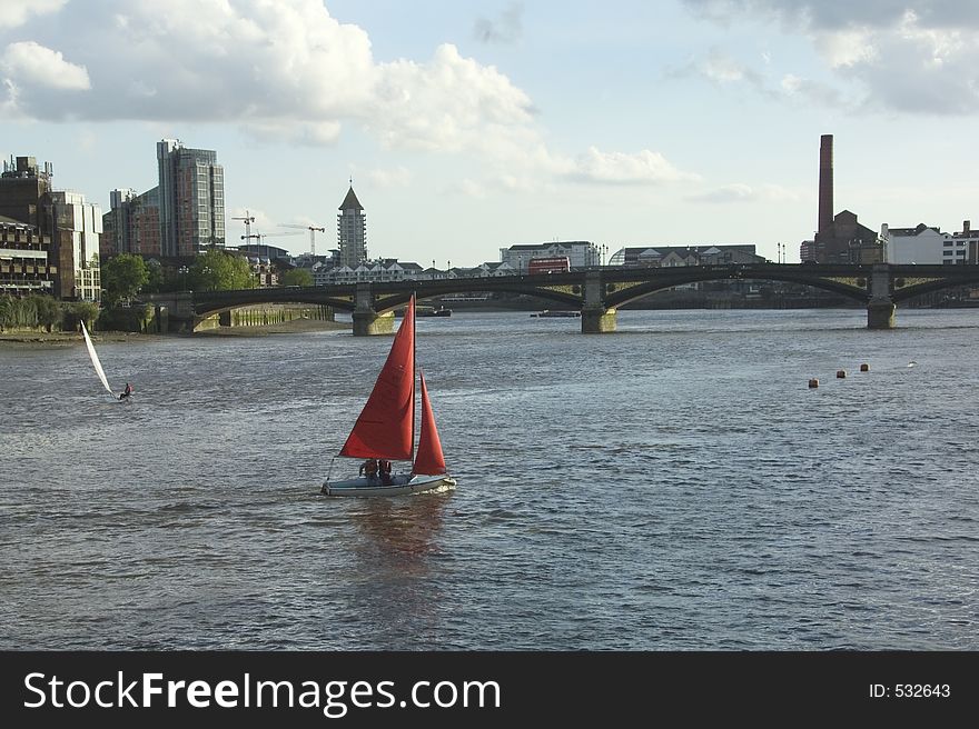 Sunset sailing at Battersea Bridge