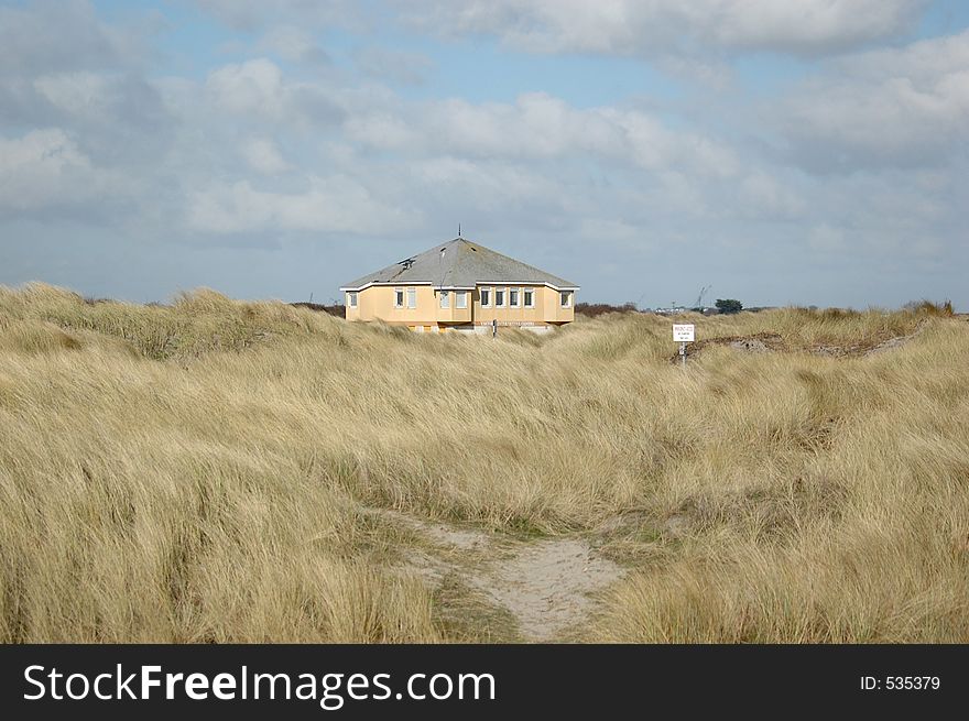 House near the beach for golf players