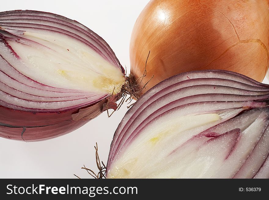 One complete onion and one devided onion on white background - eine ganze und eine geteilte Zwiebel auf weissem Hintergrund. One complete onion and one devided onion on white background - eine ganze und eine geteilte Zwiebel auf weissem Hintergrund
