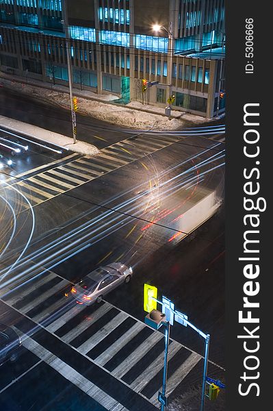 Cityview of an intersection at night