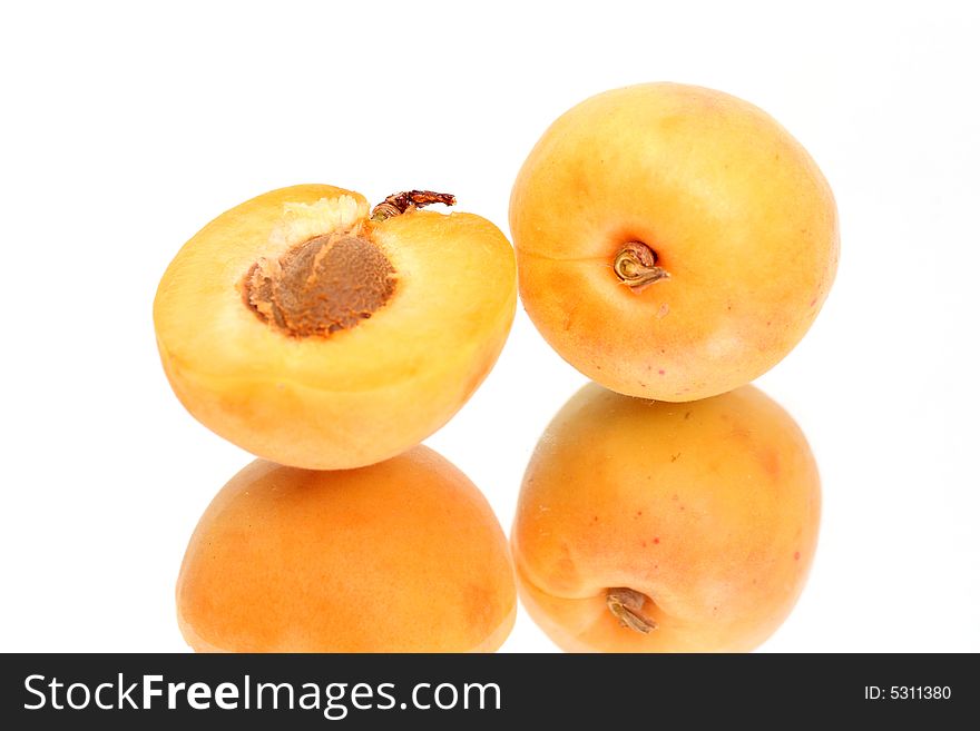 Apricot with halves With reflection