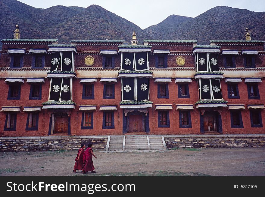 Houses of the monks in labrang lama temple, gansu, china. labrang monastery in xiahe is one of the six main monasteries of the Geluk (yellow hat) sect of tibetan buddhists. Houses of the monks in labrang lama temple, gansu, china. labrang monastery in xiahe is one of the six main monasteries of the Geluk (yellow hat) sect of tibetan buddhists.