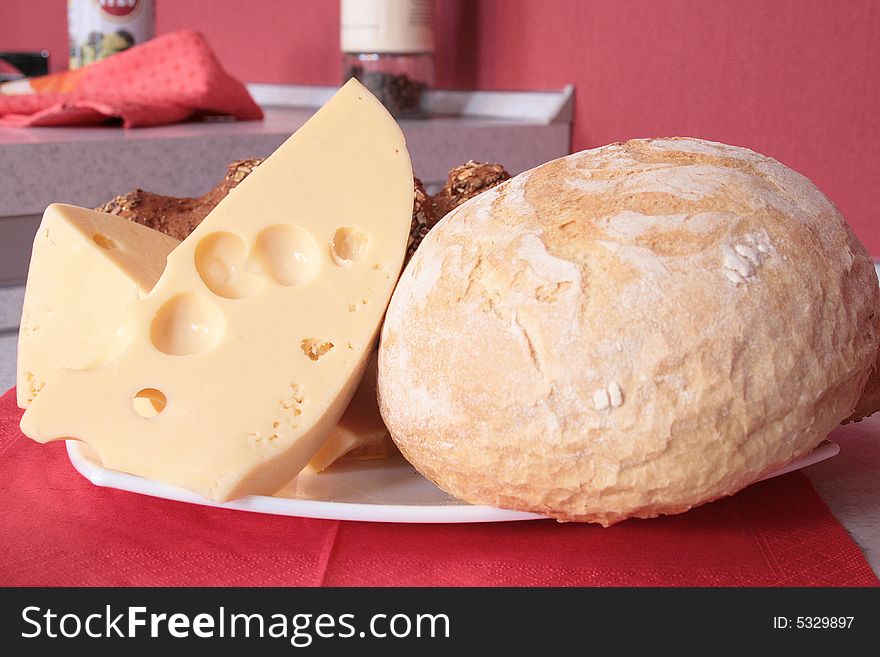 Cheese and bread on a plate indoor