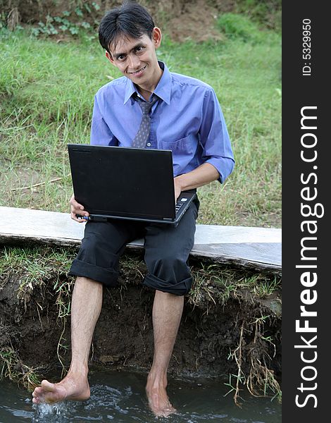 man with laptop in nature for inspiration