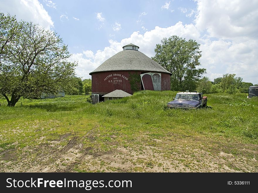 O.P. Utter Round Barn. 1915. Pasture Brook Farms. Fulton County, Indiana, near Athens.
