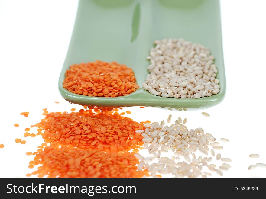 Dried red lentil and wheat