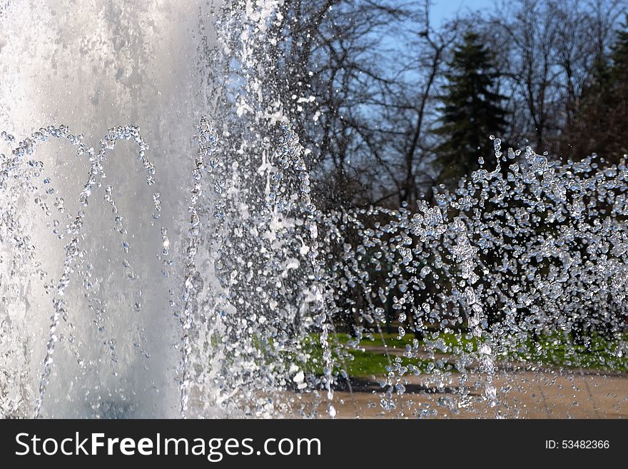 Splashing fountain