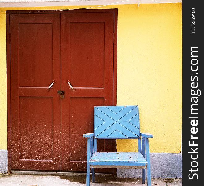 A Blue Chair Befor The Red Door