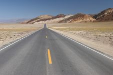 Road In Death Valley National Park Royalty Free Stock Images