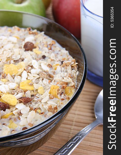 Corn flakes with fruits and milk