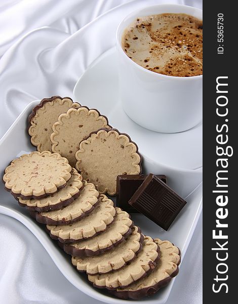 Cappuccino with chocolade cakes on the white background