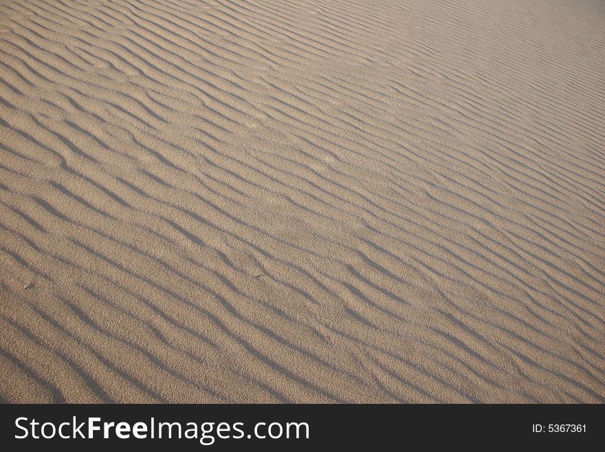 Endless sand ripples