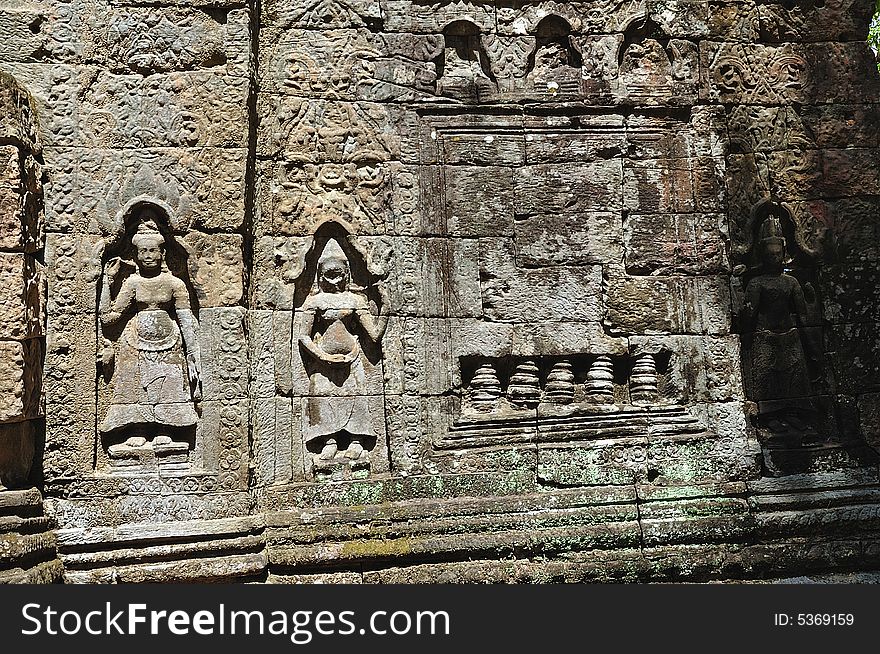 The Ta Som is Khmer Buddhist temple consecrated to the memory of Jayavarman's VII father. Here a view of the carved walls with female divinities. The Ta Som is Khmer Buddhist temple consecrated to the memory of Jayavarman's VII father. Here a view of the carved walls with female divinities