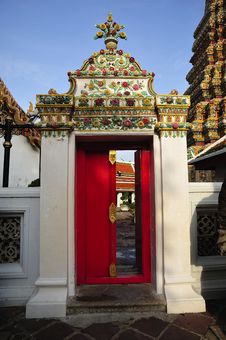 Thailand Bangkok Wat Pho Temple S Red Door Royalty Free Stock Images Thailand Bangkok Wat Pho Temple S Red Door Royalty Free Stock Images