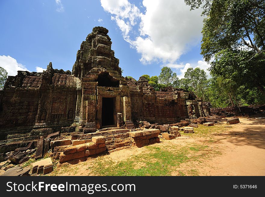 The Ta Som is Khmer Buddhist temple consecrated to the memory of Jayavarman's VII father. a general view of the facade's temple. The Ta Som is Khmer Buddhist temple consecrated to the memory of Jayavarman's VII father. a general view of the facade's temple