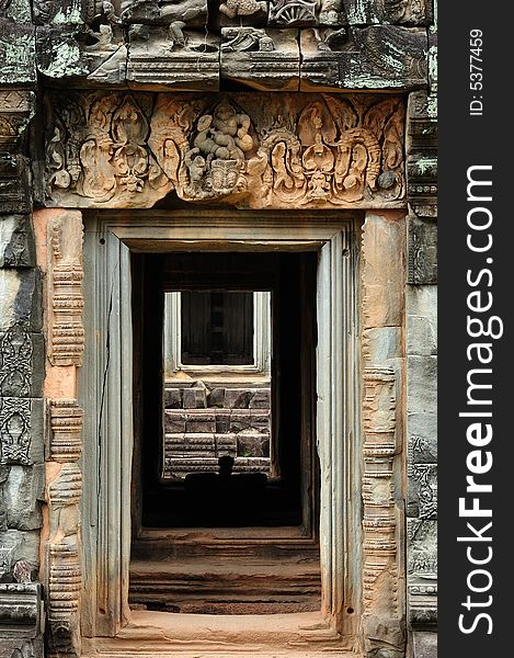 In Cambodia, in Angkor the hindu temple of Banteay Samre was built by Suryavarman II and Yasovarman II in the 12th century. Here an indoor view. In Cambodia, in Angkor the hindu temple of Banteay Samre was built by Suryavarman II and Yasovarman II in the 12th century. Here an indoor view