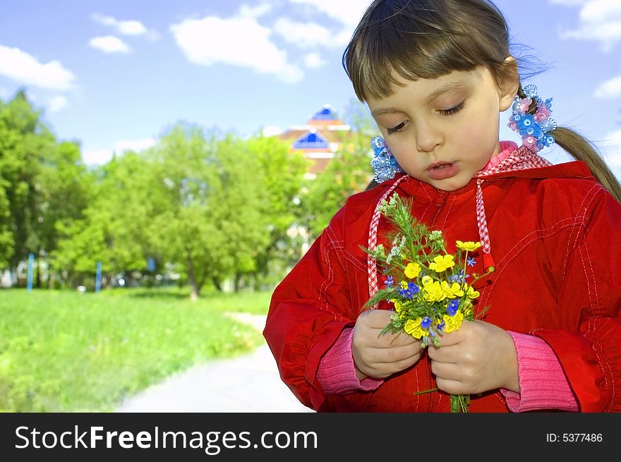 The girl has dug flowers for mum