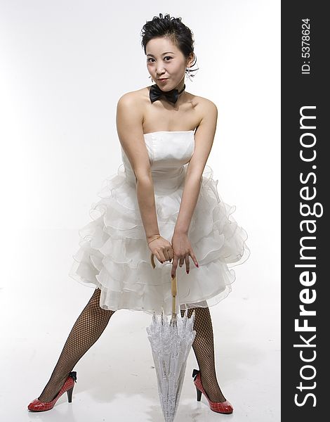 A chinese bride in white dressã€‚