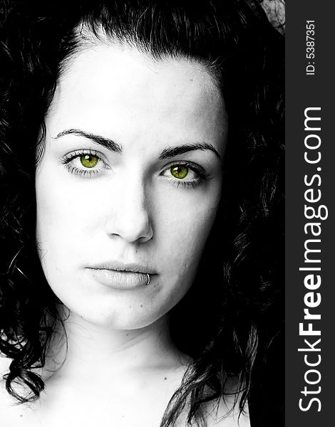 Black and white close portrait, impressive green eyes