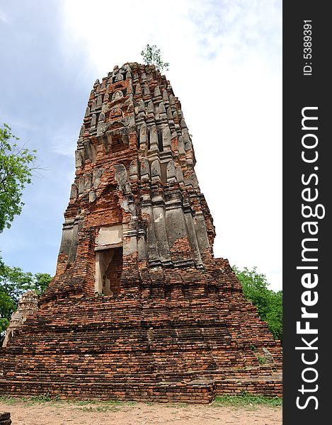 In Thailand the city of Ayutthaya was founded in 1350 today is an impressive archaeological park; here a view of  the Wat Phra Mahathat. In Thailand the city of Ayutthaya was founded in 1350 today is an impressive archaeological park; here a view of  the Wat Phra Mahathat