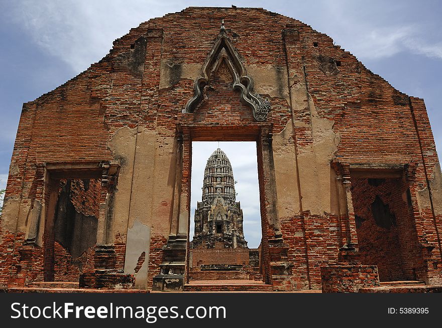 In Thailand the city of Ayutthaya was founded in 1350 today is an impressive archaeological park; here a view of the Wat Ratburana or Ratchaburana ruins built in 1424. In Thailand the city of Ayutthaya was founded in 1350 today is an impressive archaeological park; here a view of the Wat Ratburana or Ratchaburana ruins built in 1424