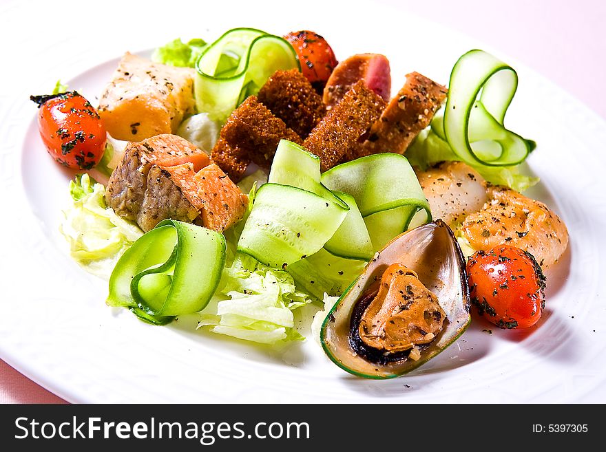 Vegetable Salad With Seafoods