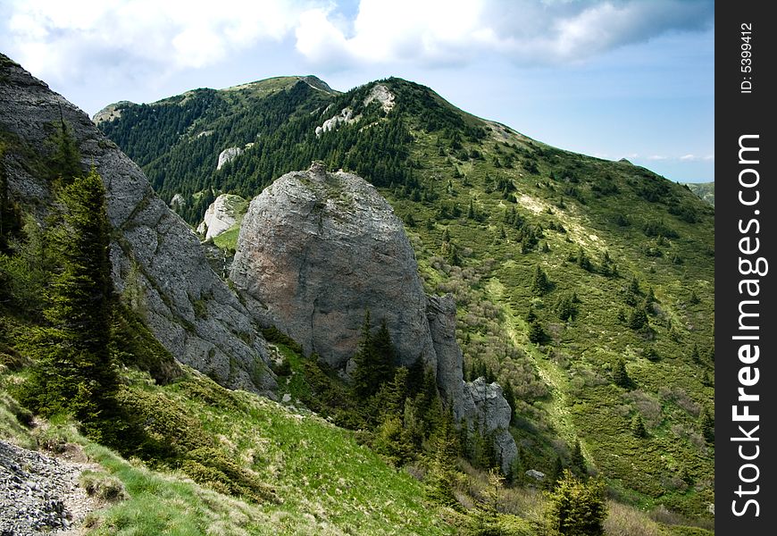 Zaganu towers are spectacular in Ciucas mountains (Eastern Carpathians of Romania). Zaganu towers are spectacular in Ciucas mountains (Eastern Carpathians of Romania)